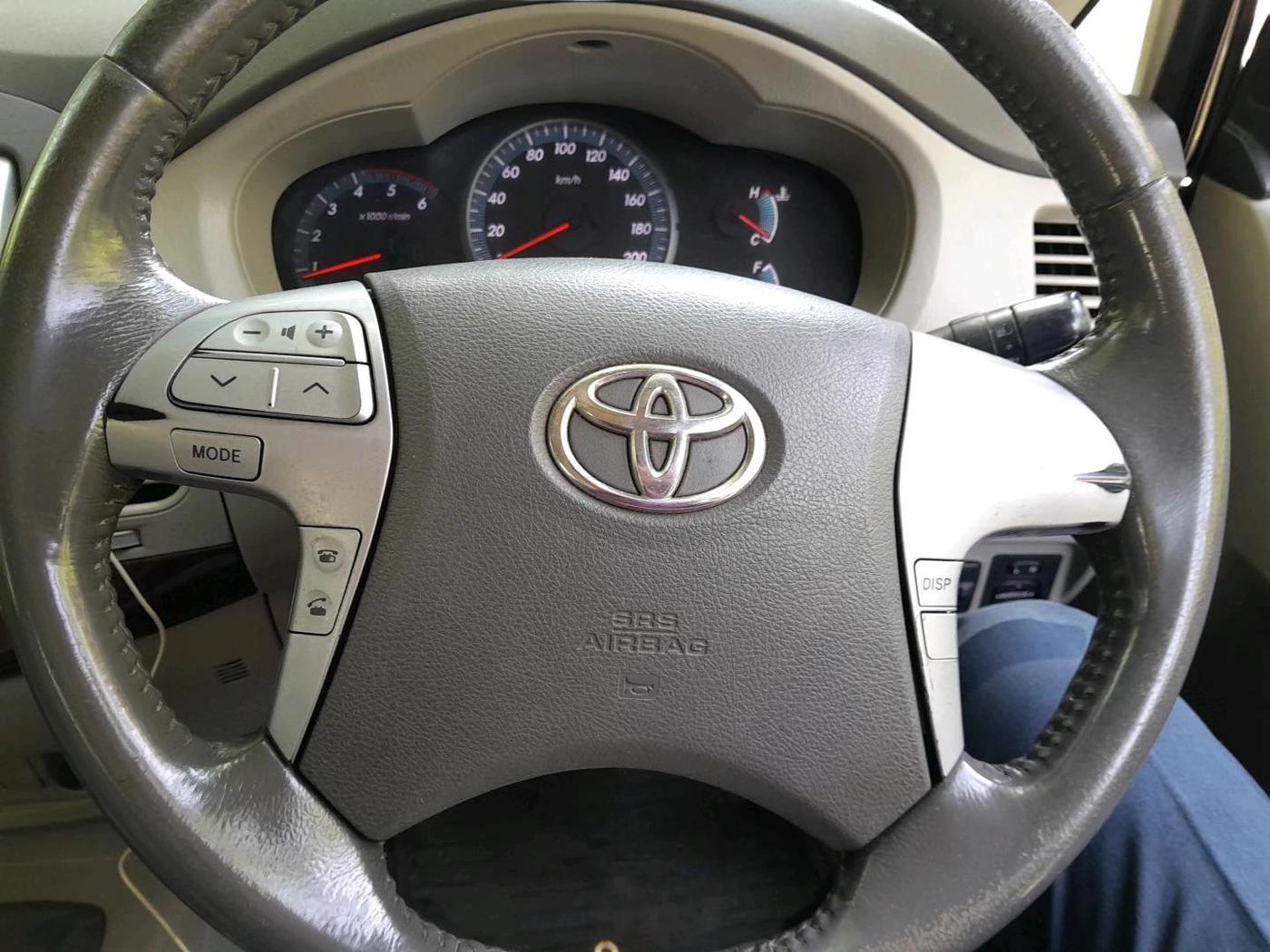 2012 Toyota Innova 2.5 VX 8 STR, Diesel, Manual, 1,77,251 km, interior