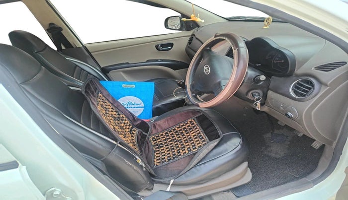 2013 Hyundai i10 MAGNA 1.1, CNG, Manual, 99,572 km, interior