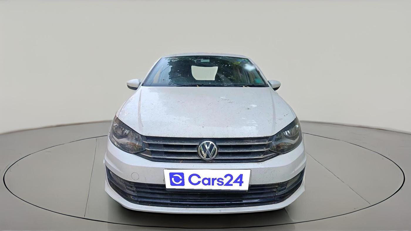 2016 Volkswagen Vento COMFORTLINE 1.6, Petrol, Manual, 1,00,320 km, exterior