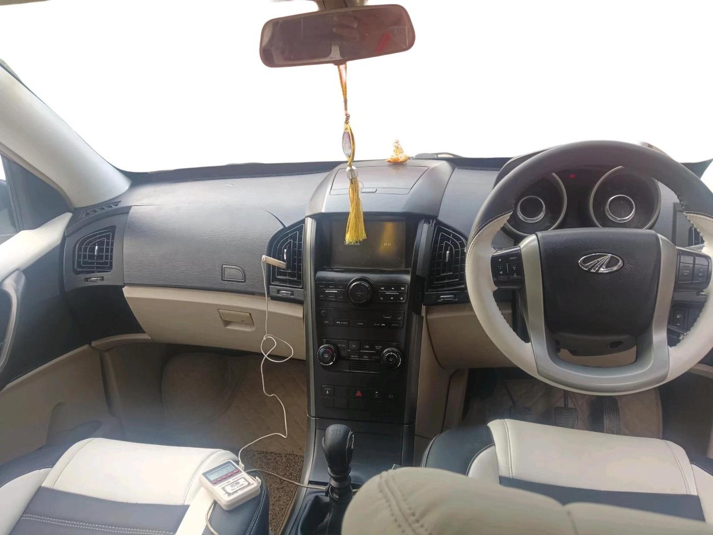 2017 Mahindra XUV500 W6 1.99, Diesel, Manual, 1,03,634 km, interior