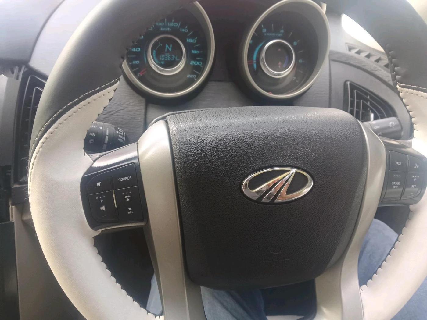 2017 Mahindra XUV500 W6 1.99, Diesel, Manual, 1,03,634 km, interior