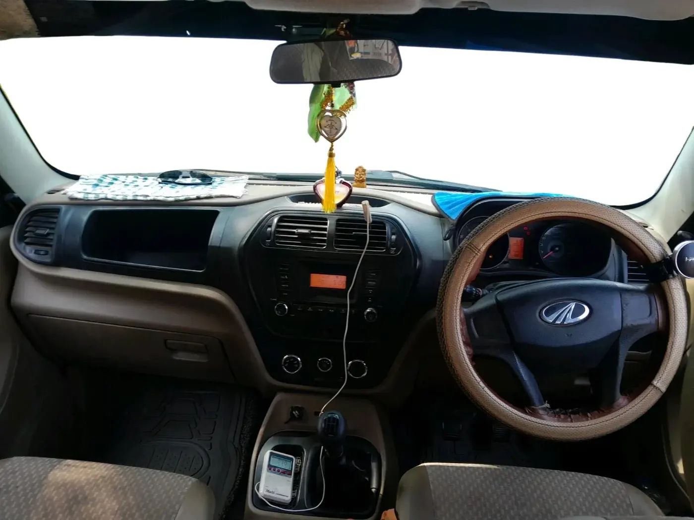 2016 Mahindra TUV300 T6, Diesel, Manual, 1,12,872 km, interior