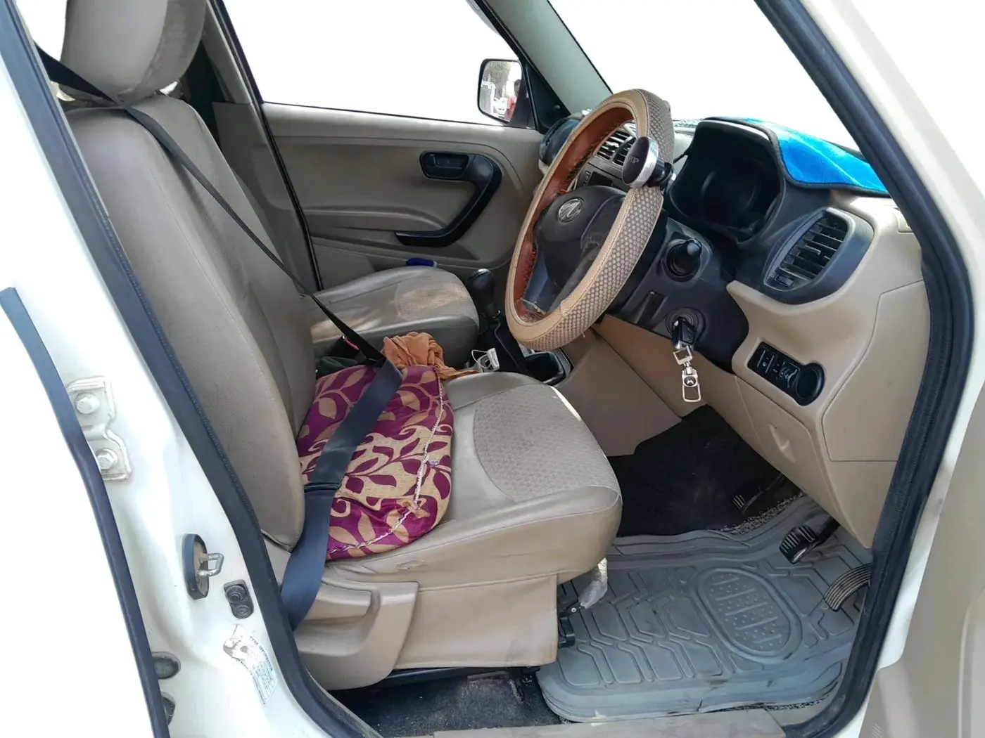 2016 Mahindra TUV300 T6, Diesel, Manual, 1,12,872 km, interior