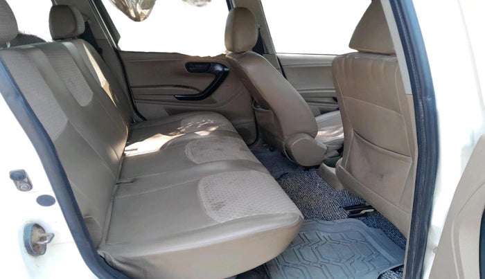 2016 Mahindra TUV300 T6, Diesel, Manual, 1,12,872 km, interior