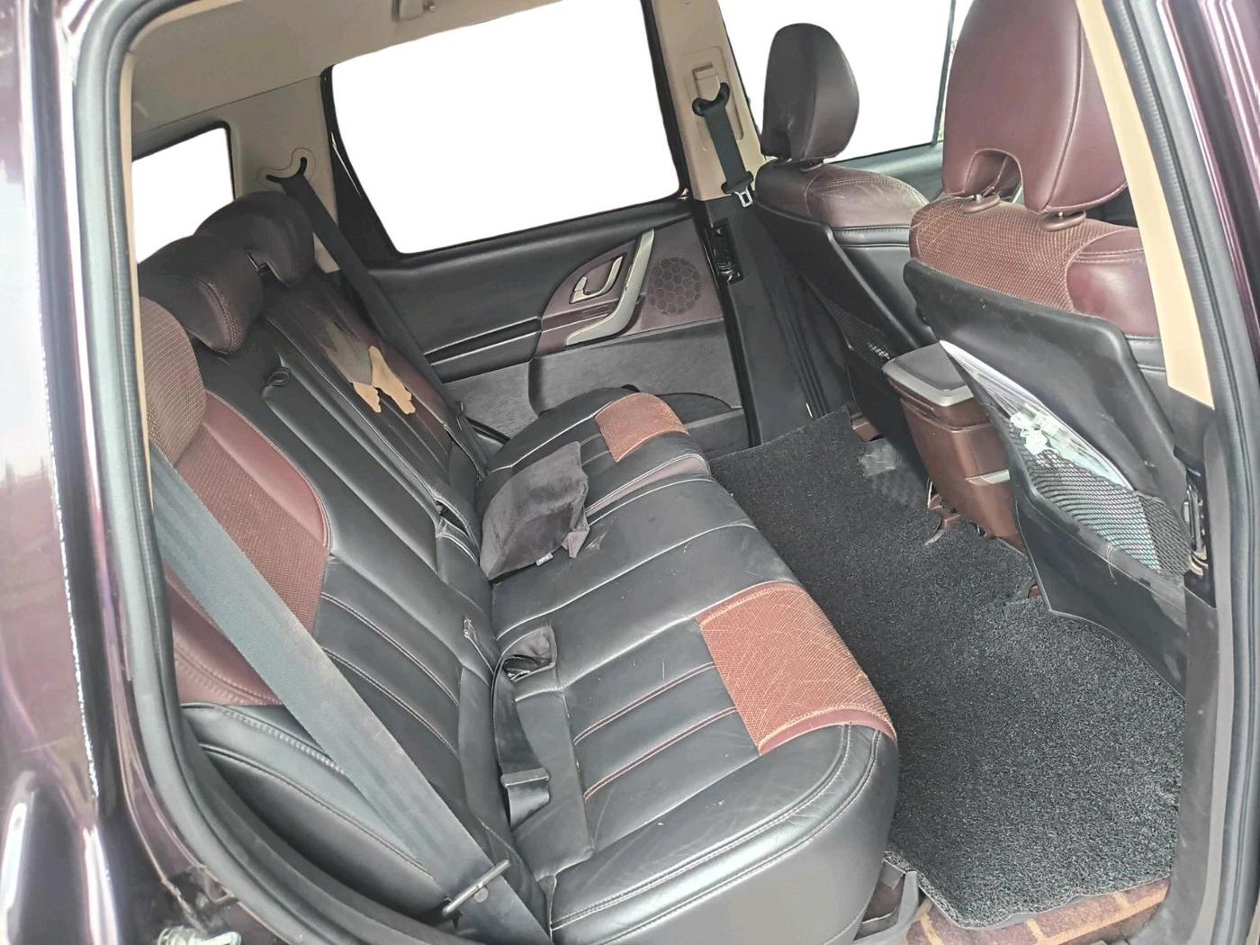 2014 Mahindra XUV500 W8, Diesel, Manual, 1,63,002 km, interior