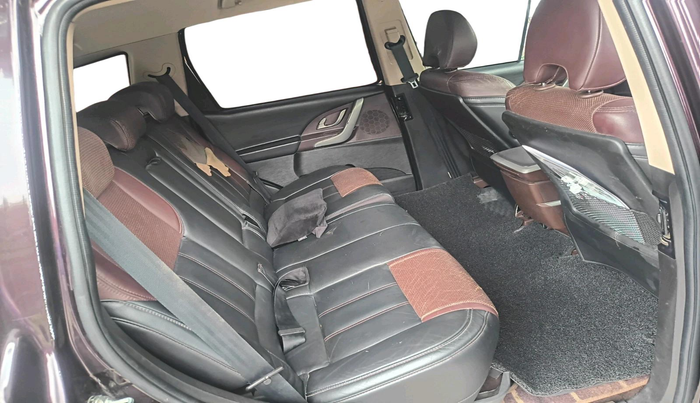 2014 Mahindra XUV500 W8, Diesel, Manual, 1,63,002 km, interior