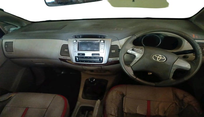 2013 Toyota Innova 2.5 VX 8 STR, Diesel, Manual, 1,90,219 km, interior