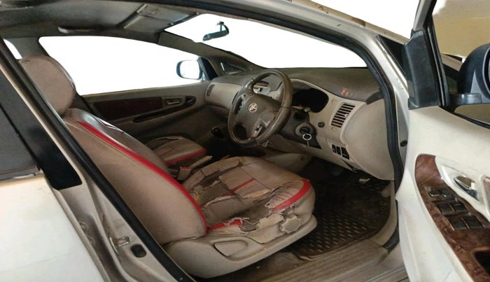 2013 Toyota Innova 2.5 VX 8 STR, Diesel, Manual, 1,90,219 km, interior