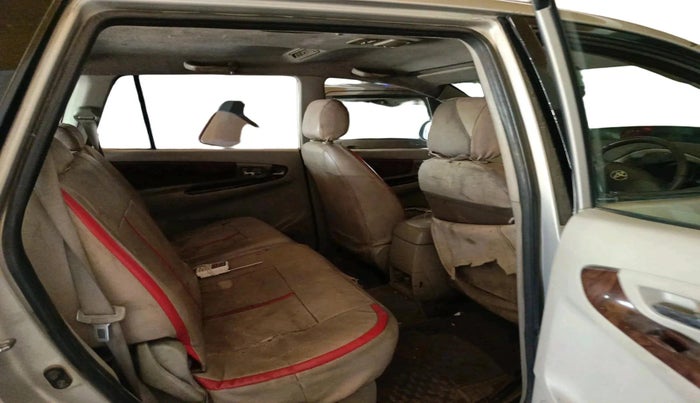 2013 Toyota Innova 2.5 VX 8 STR, Diesel, Manual, 1,90,219 km, interior