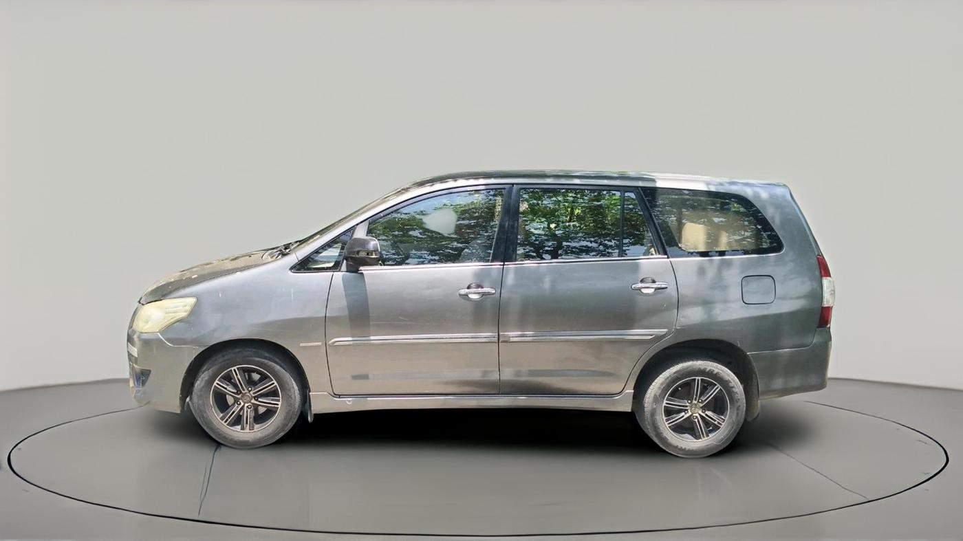 2012 Toyota Innova VX 2.5 8 STR, Diesel, Manual, 1,73,695 km, exterior