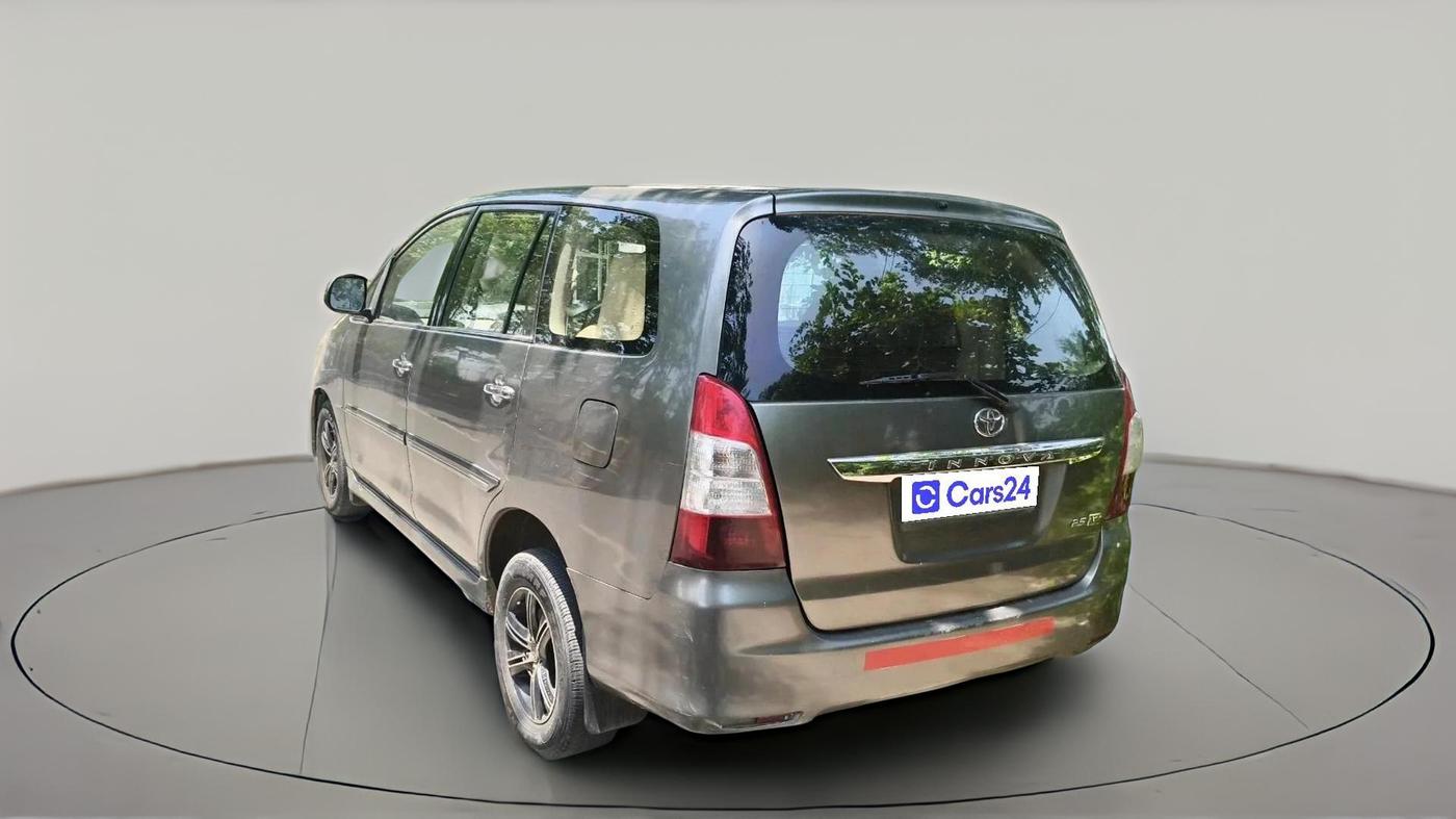 2012 Toyota Innova VX 2.5 8 STR, Diesel, Manual, 1,73,695 km, exterior