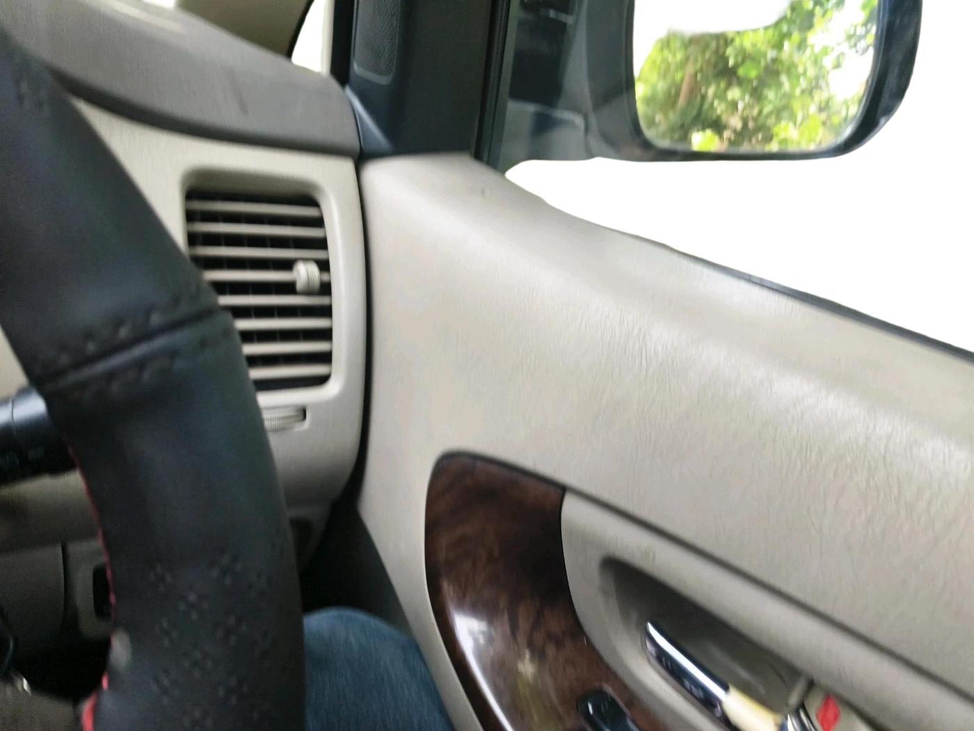 2012 Toyota Innova VX 2.5 8 STR, Diesel, Manual, 1,73,695 km, interior