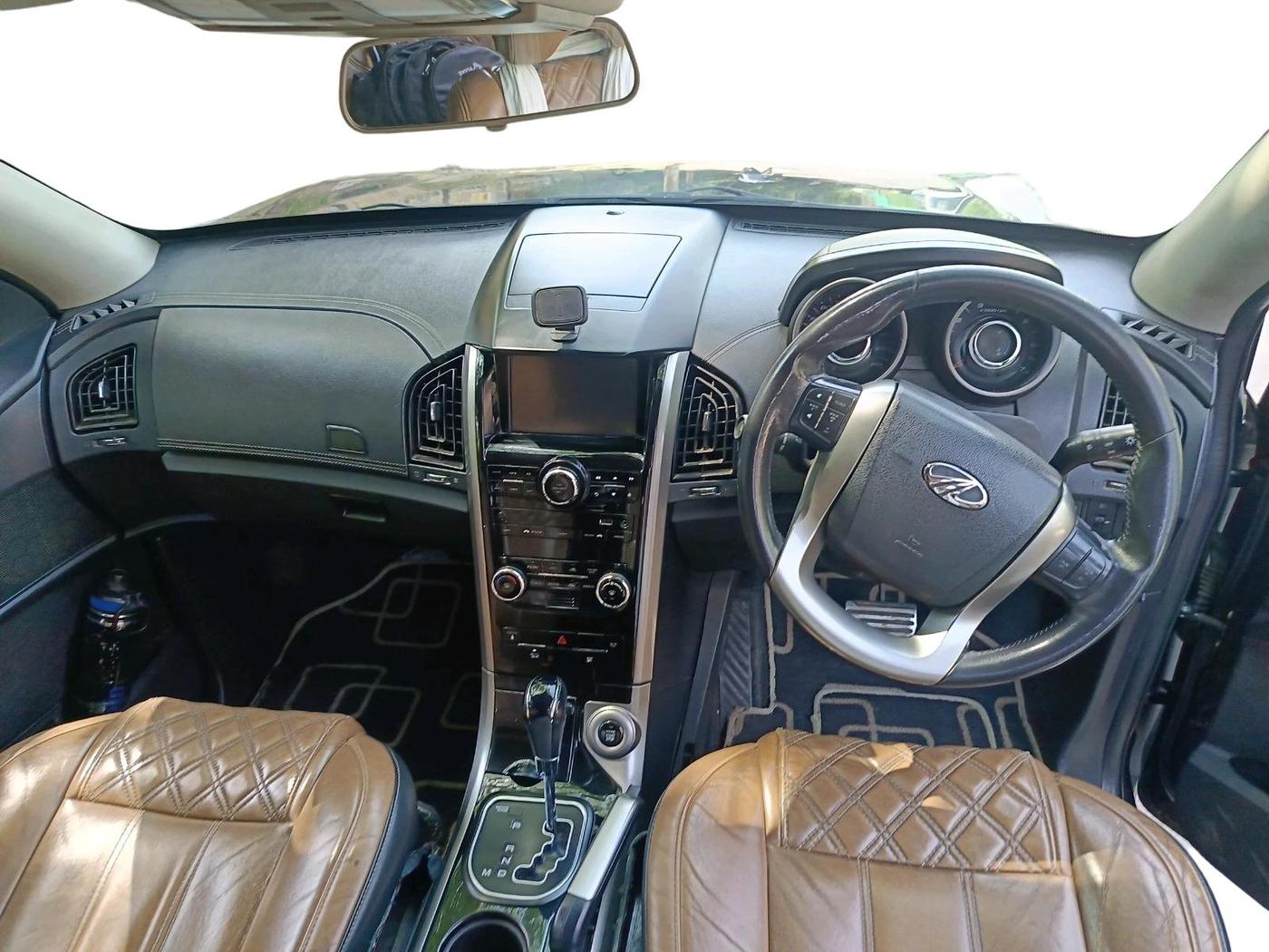 2018 Mahindra XUV500 W11 AT, Diesel, Automatic, 96,264 km, interior