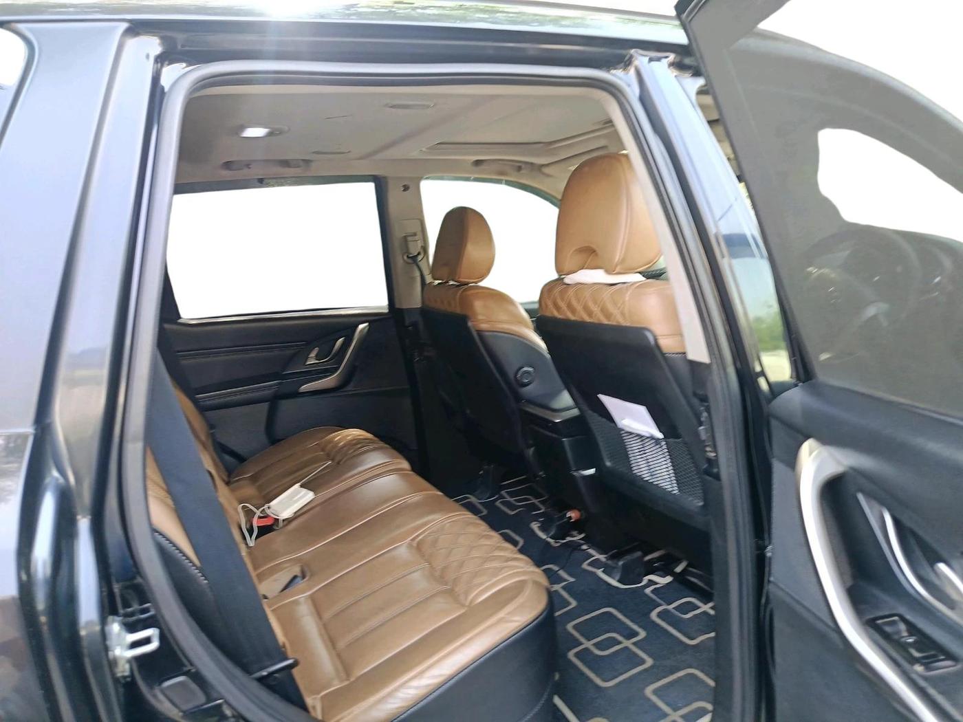2018 Mahindra XUV500 W11 AT, Diesel, Automatic, 96,264 km, interior