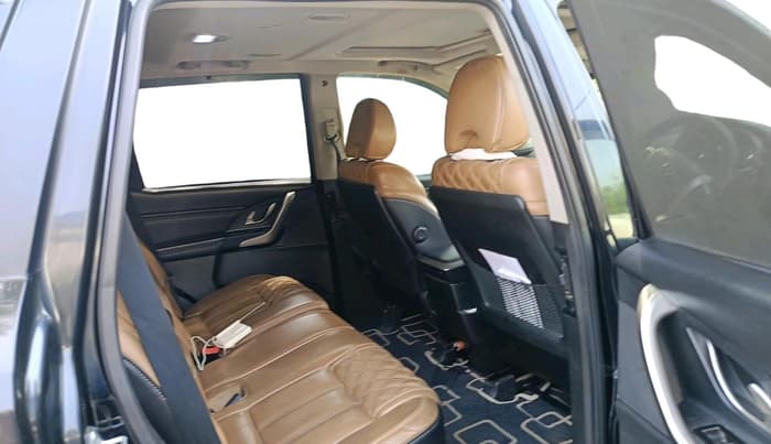 2018 Mahindra XUV500 W11 AT, Diesel, Automatic, 96,264 km, interior