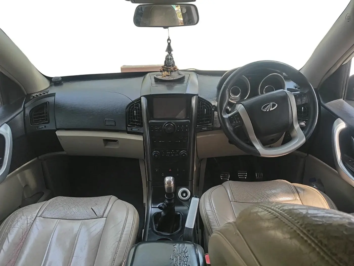 2017 Mahindra XUV500 W10, Diesel, Manual, 97,313 km, interior