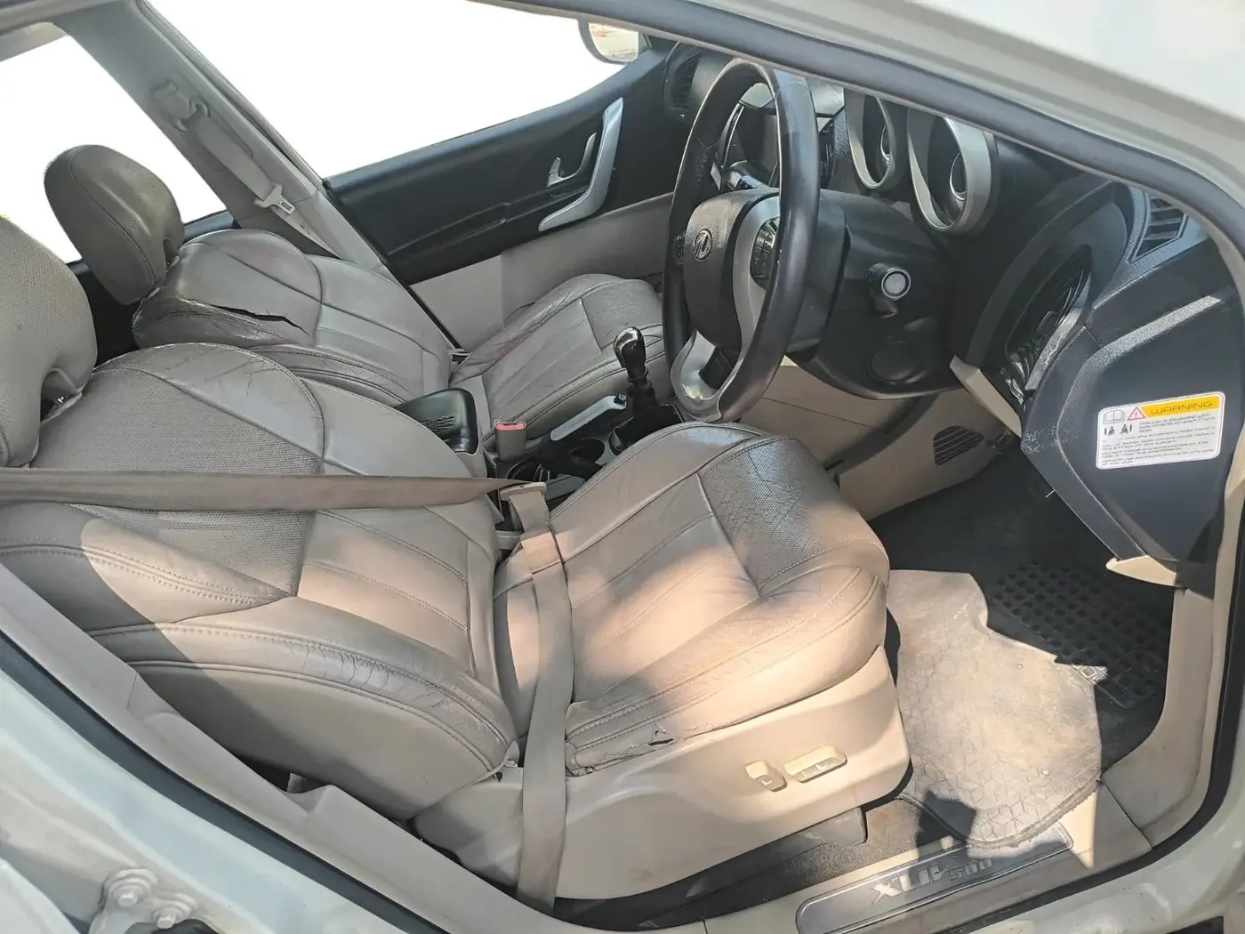 2017 Mahindra XUV500 W10, Diesel, Manual, 97,313 km, interior