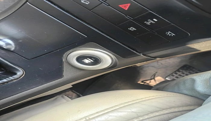 2017 Mahindra XUV500 W10, Diesel, Manual, 97,313 km, interior