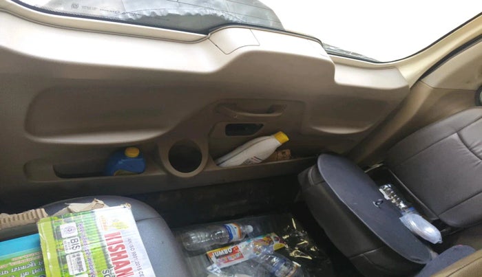 2016 Mahindra TUV300 T8, Diesel, Manual, 99,908 km, interior