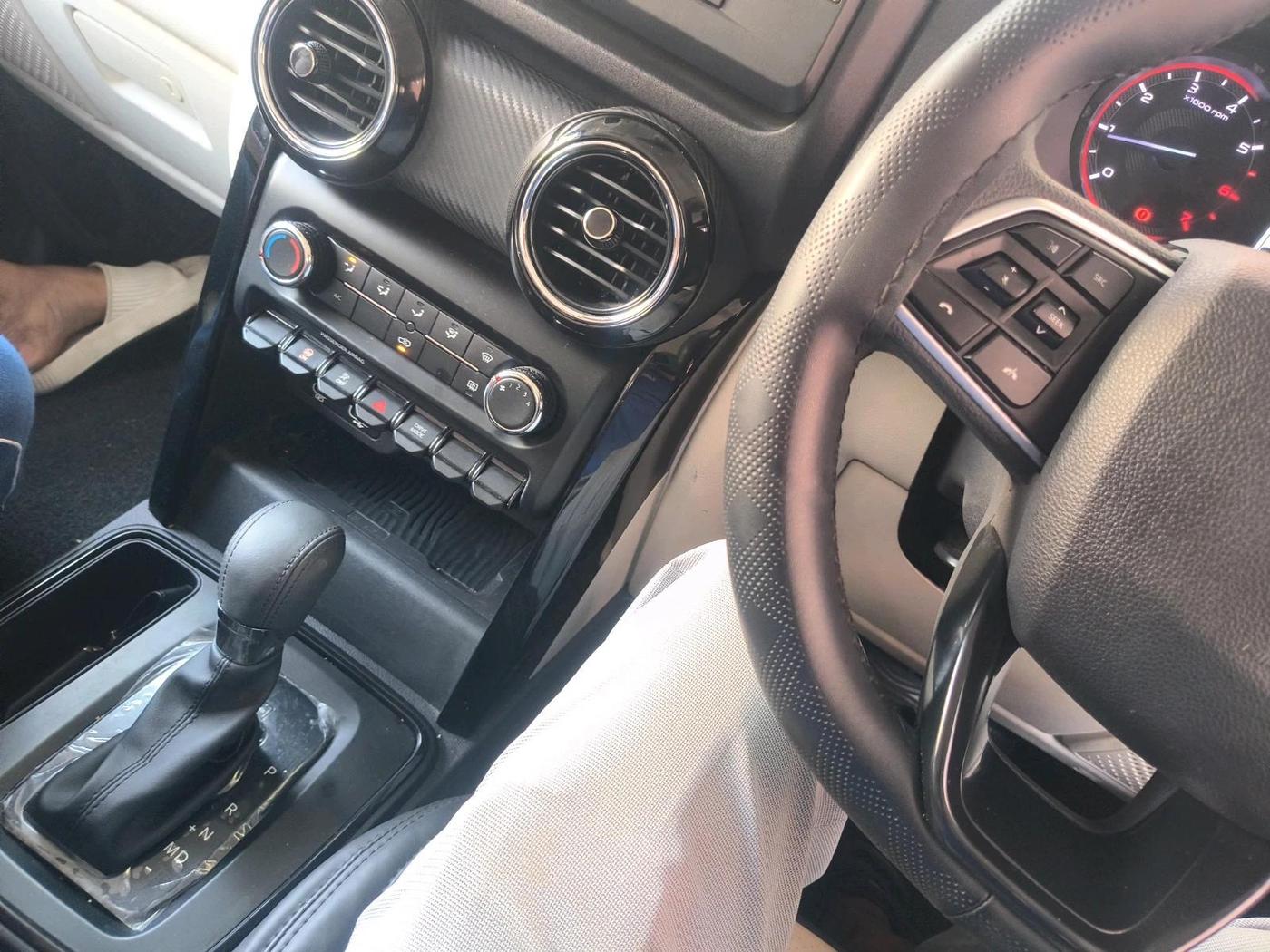 2025 Mahindra Thar Roxx MX3 Petrol AT 2WD, Petrol, Automatic, 6,613 km, interior