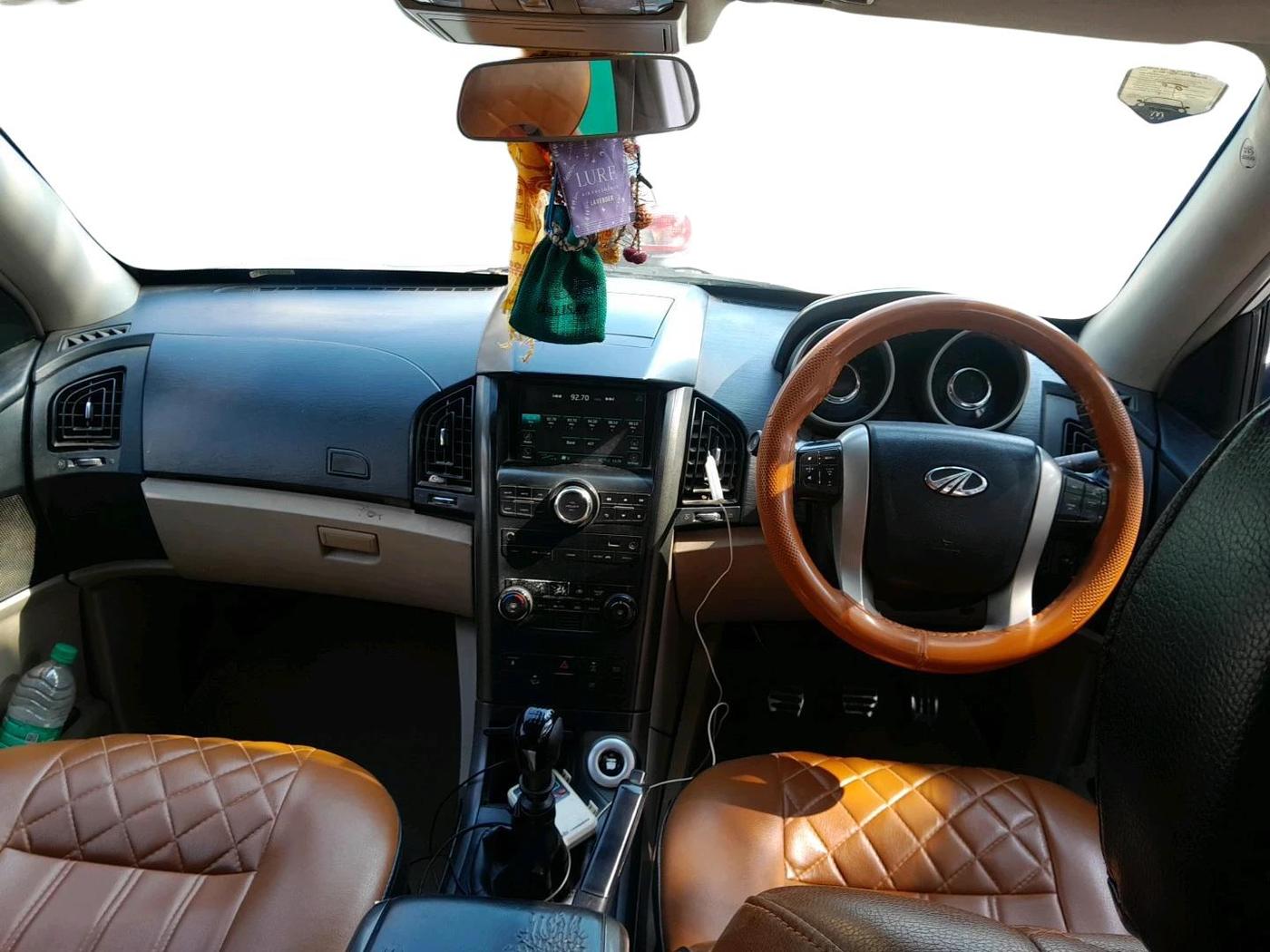 2016 Mahindra XUV500 W10, Diesel, Manual, 1,90,869 km, interior