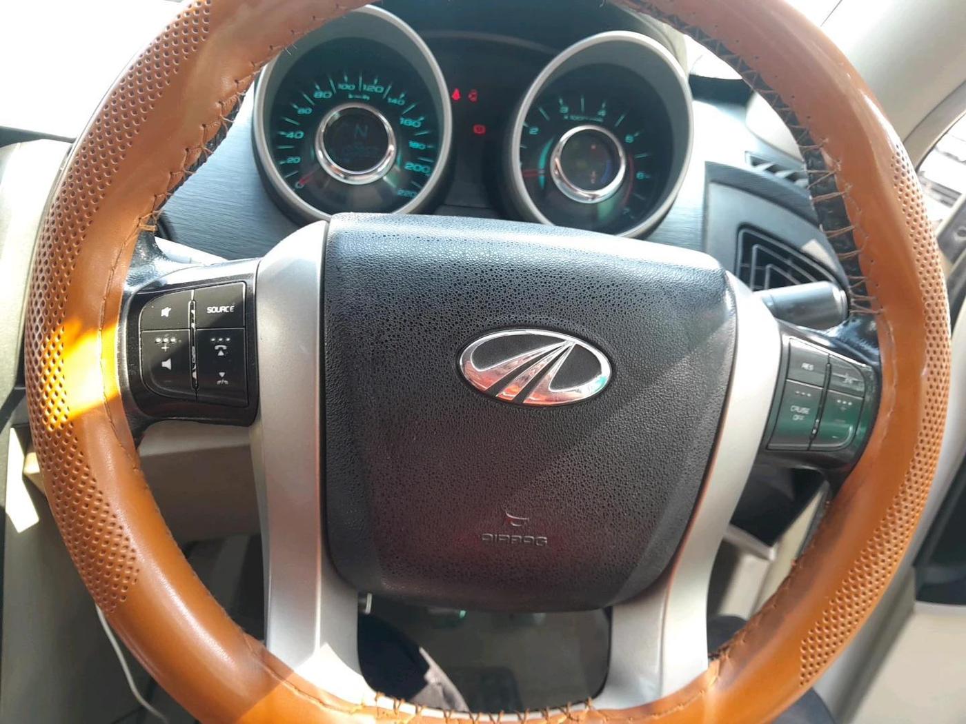 2016 Mahindra XUV500 W10, Diesel, Manual, 1,90,869 km, interior