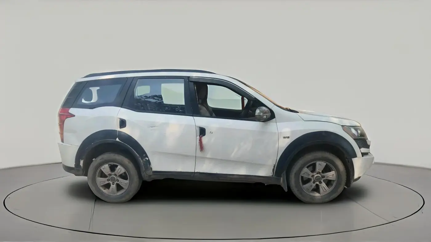 2013 Mahindra XUV500 W8, Diesel, Manual, 2,20,000 km, exterior