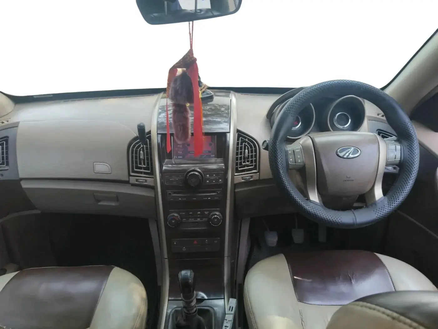 2013 Mahindra XUV500 W8, Diesel, Manual, 2,20,000 km, interior