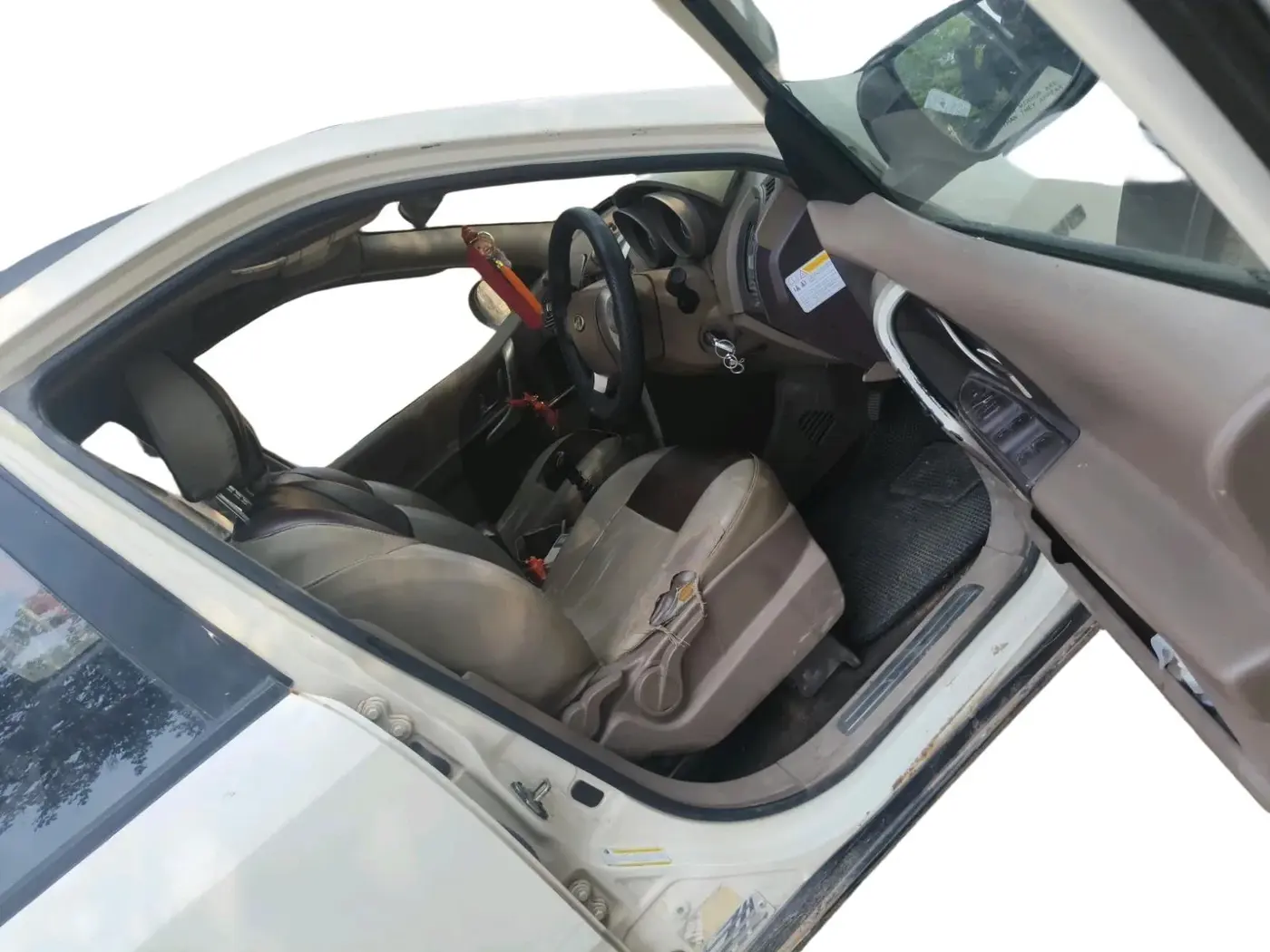 2013 Mahindra XUV500 W8, Diesel, Manual, 2,20,000 km, interior