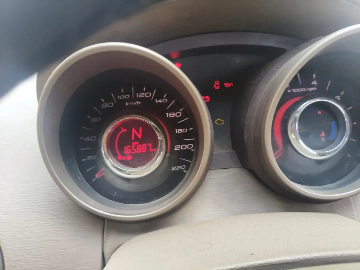 2013 Mahindra XUV500 W8, Diesel, Manual, 2,20,000 km, interior