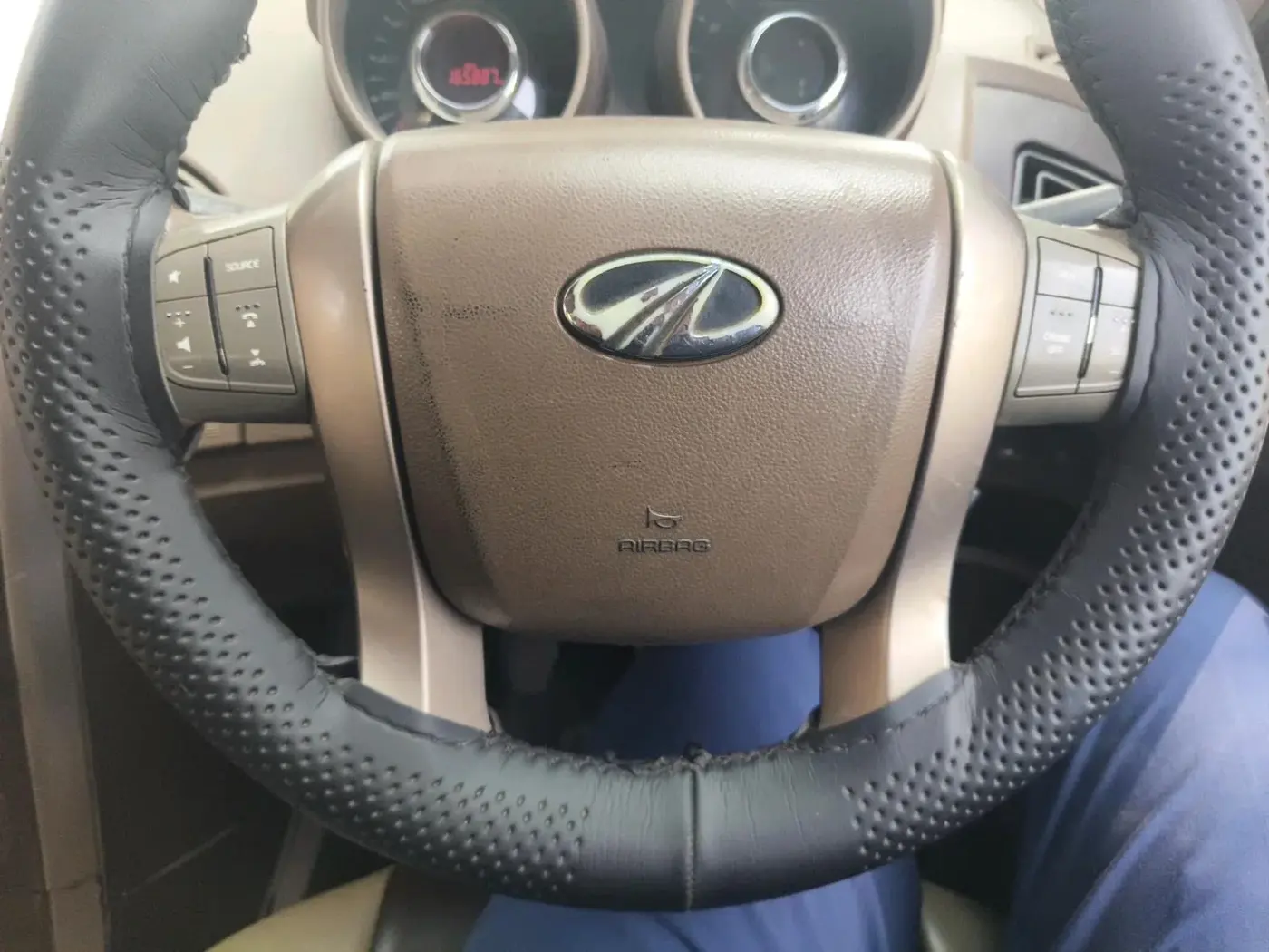 2013 Mahindra XUV500 W8, Diesel, Manual, 2,20,000 km, interior