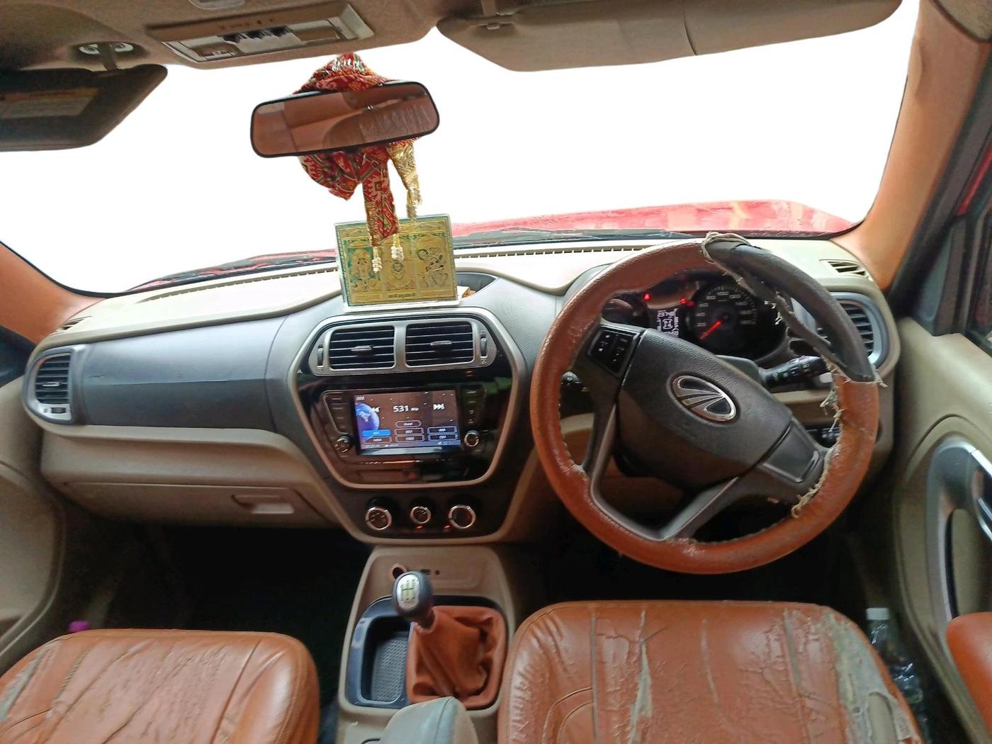 2019 Mahindra TUV300 T10, Diesel, Manual, 92,459 km, interior