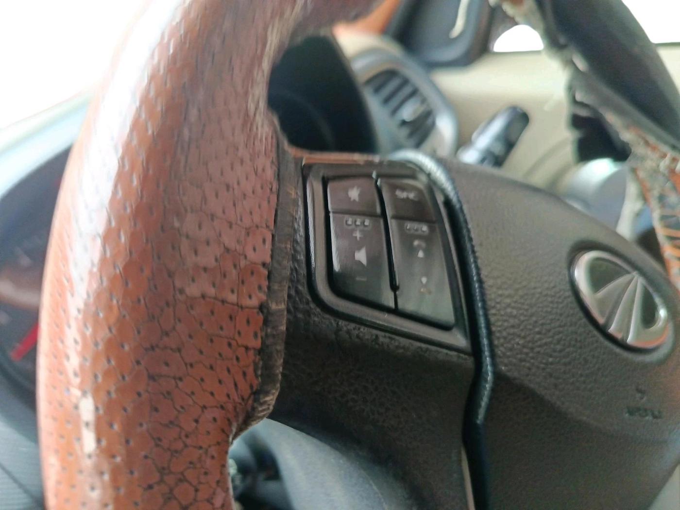 2019 Mahindra TUV300 T10, Diesel, Manual, 92,459 km, interior