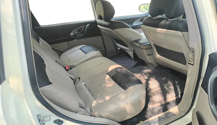 2017 Mahindra XUV500 W6, Diesel, Manual, 1,05,050 km, interior