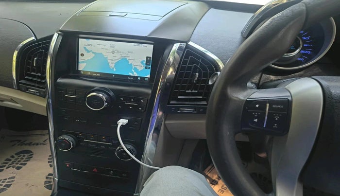 2017 Mahindra XUV500 W6, Diesel, Manual, 1,05,050 km, interior