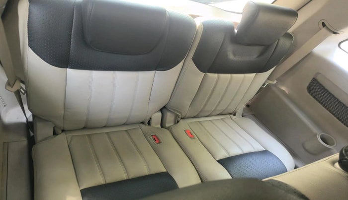 2017 Mahindra XUV500 W6, Diesel, Manual, 1,05,050 km, interior