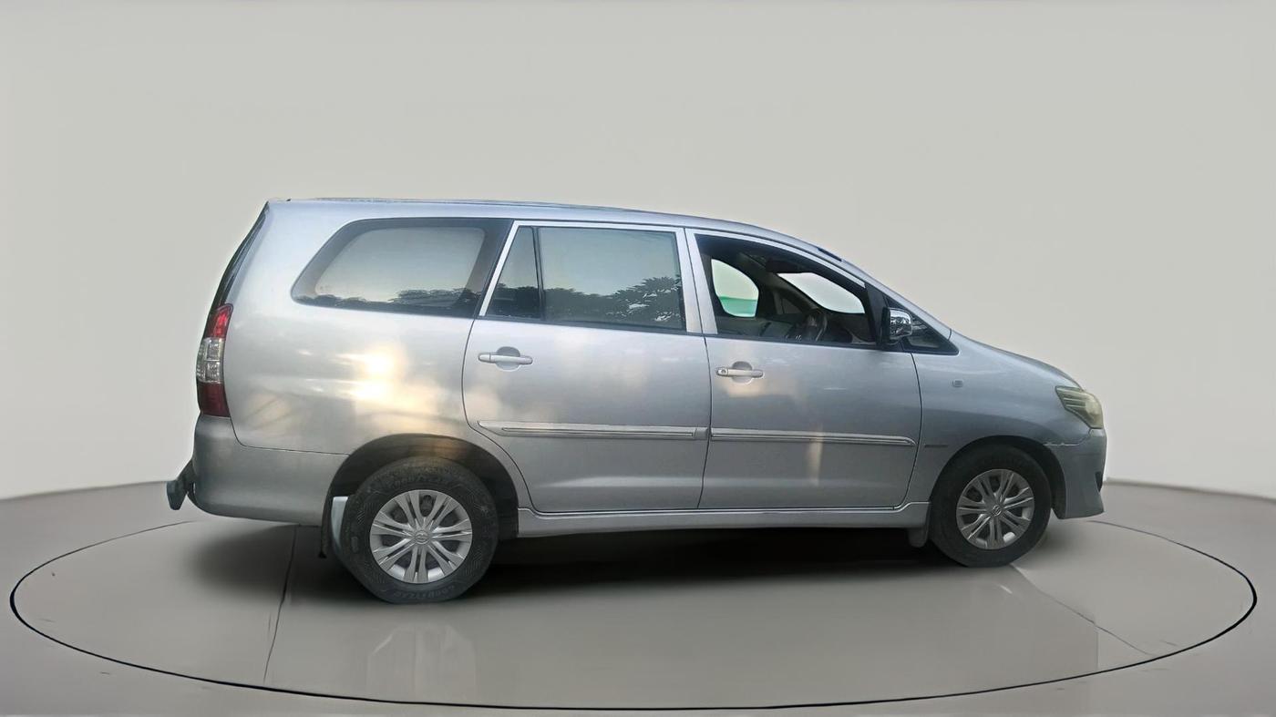 2013 Toyota Innova 2.5 G 8 STR, Diesel, Manual, 2,24,459 km, exterior