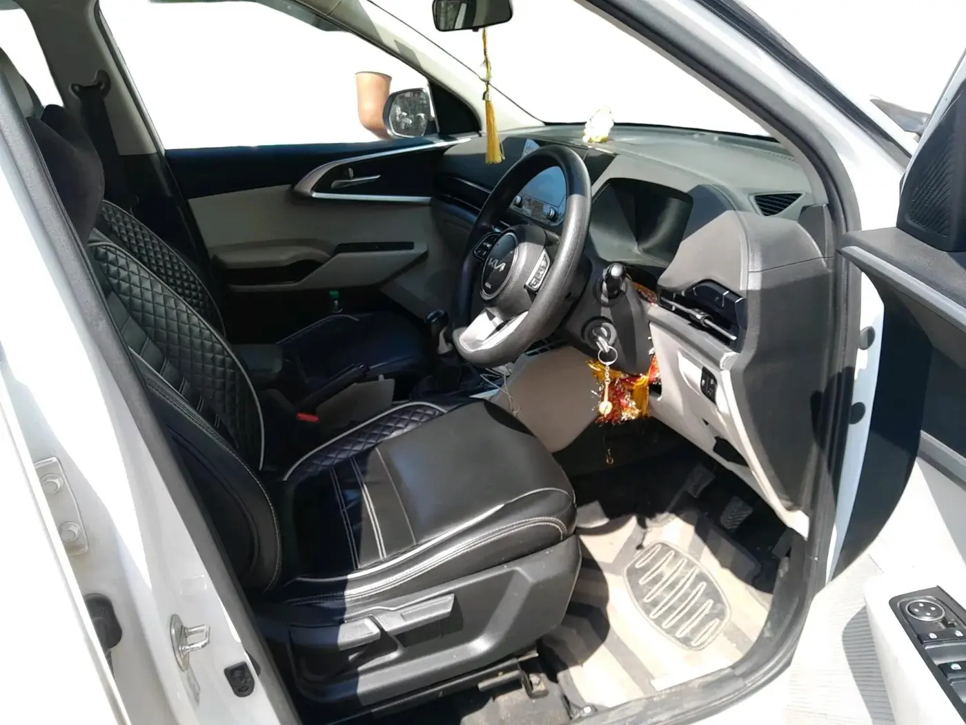 2023 KIA CARENS PRESTIGE 1.5 DIESEL 7 STR, Diesel, Manual, 1,04,536 km, interior