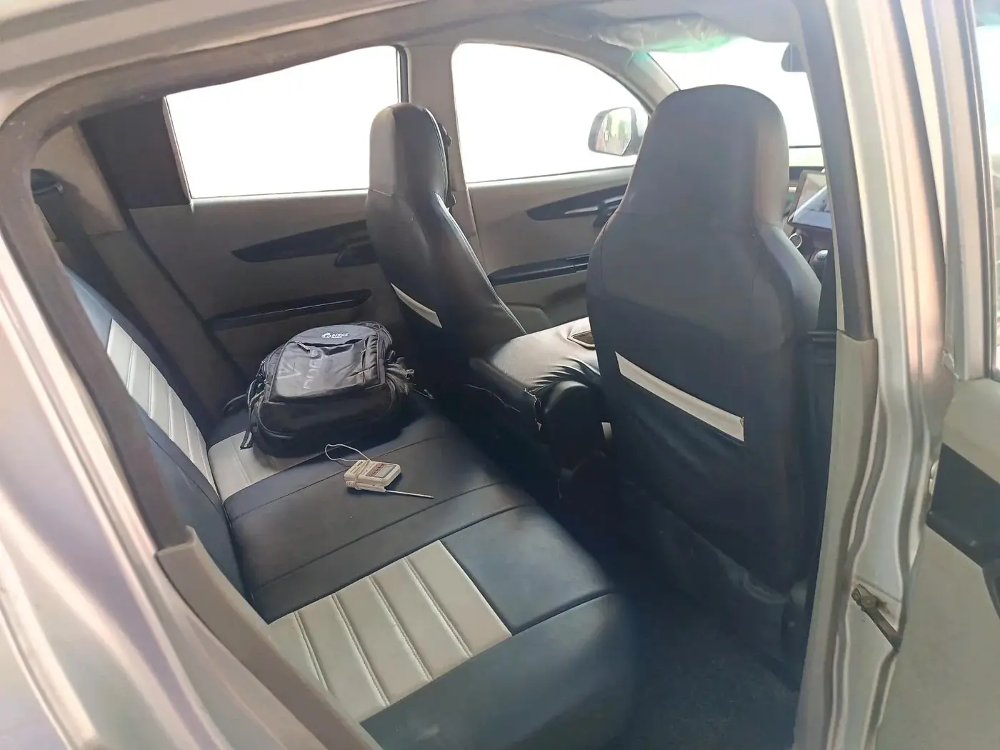 2017 Mahindra Kuv100 K2 6 STR, CNG, Manual, 97,472 km, interior