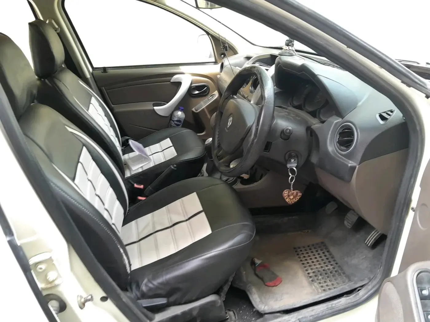 2018 Renault Duster 85 PS RXE DIESEL, Diesel, Manual, 1,04,289 km, interior