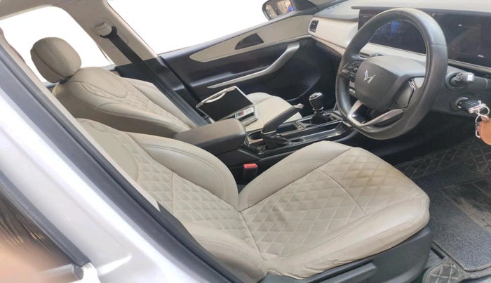 2022 Mahindra XUV700 AX 3 P MT 5 STR, Petrol, Manual, 30,124 km, interior