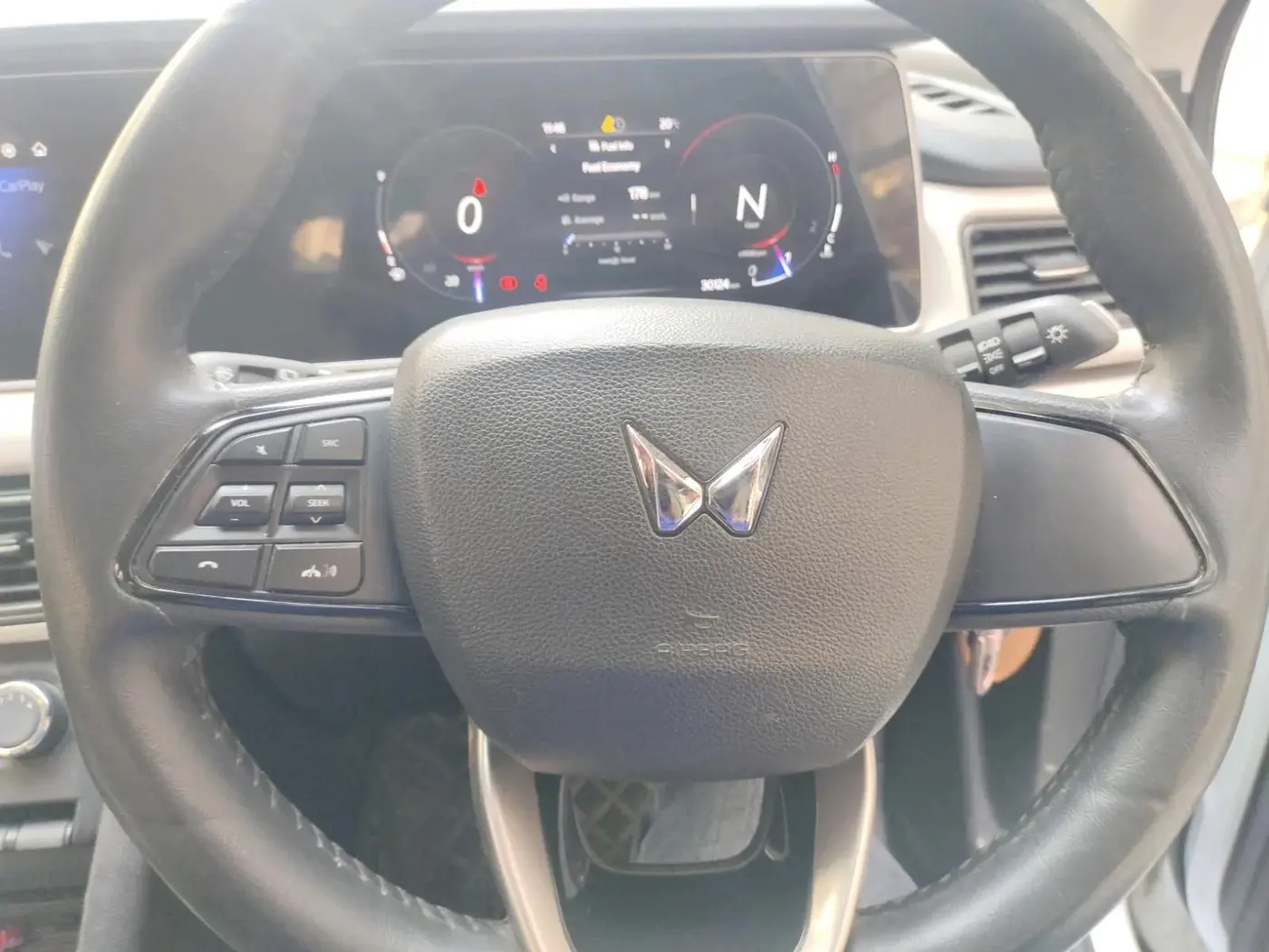 2022 Mahindra XUV700 AX 3 P MT 5 STR, Petrol, Manual, 30,124 km, interior