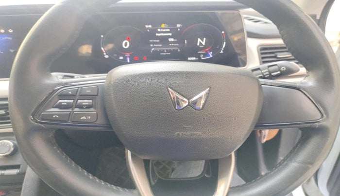 2022 Mahindra XUV700 AX 3 P MT 5 STR, Petrol, Manual, 30,124 km, interior