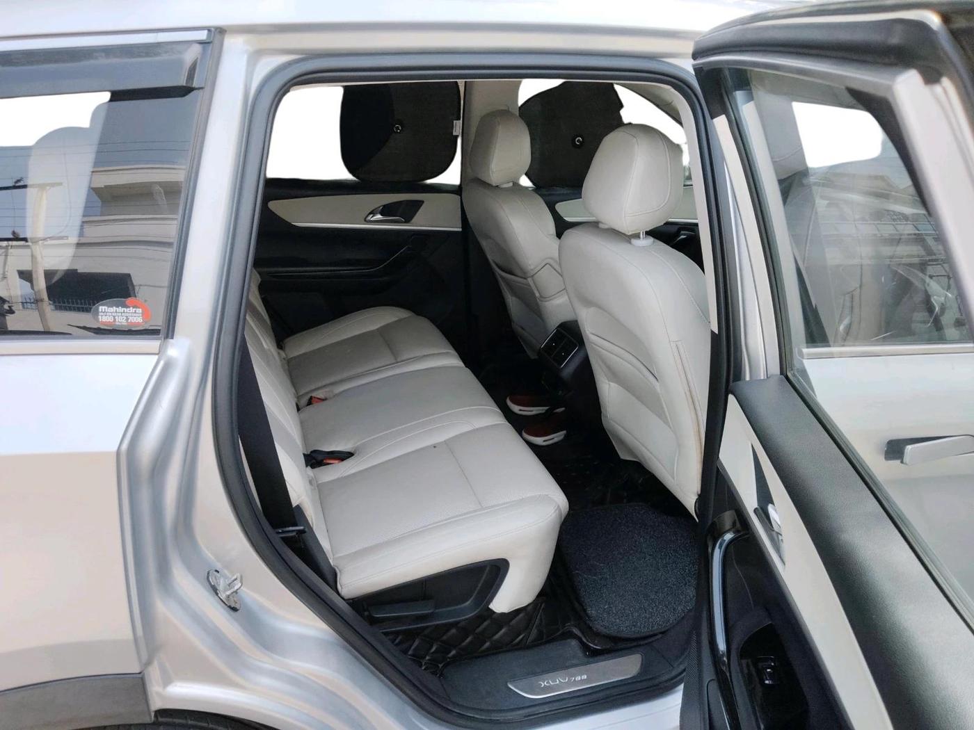 2022 Mahindra XUV700 AX 7 LUXURY D AT 7 STR, Diesel, Automatic, 96,011 km, interior