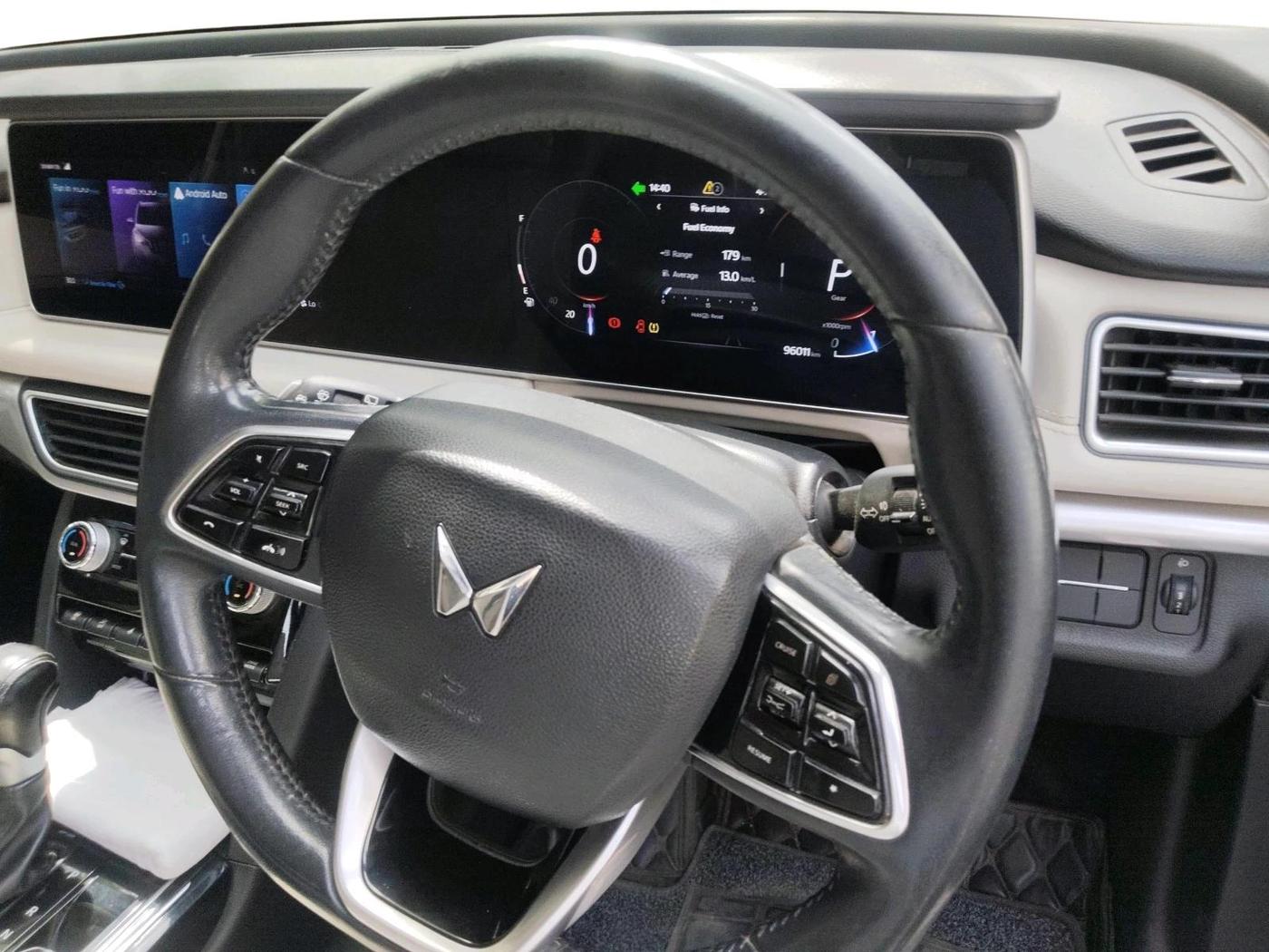 2022 Mahindra XUV700 AX 7 LUXURY D AT 7 STR, Diesel, Automatic, 96,011 km, interior
