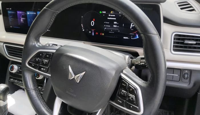 2022 Mahindra XUV700 AX 7 LUXURY D AT 7 STR, Diesel, Automatic, 96,011 km, interior