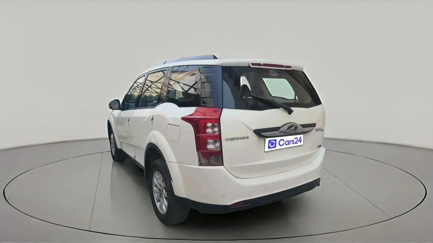 2016 Mahindra XUV500 W10, Diesel, Manual, 2,05,485 km, exterior