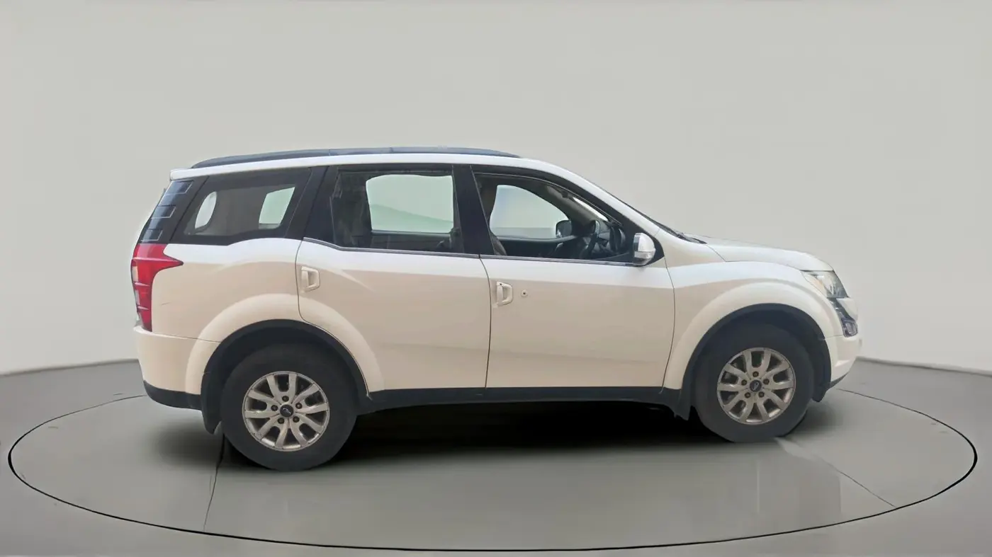 2016 Mahindra XUV500 W10, Diesel, Manual, 2,05,485 km, exterior