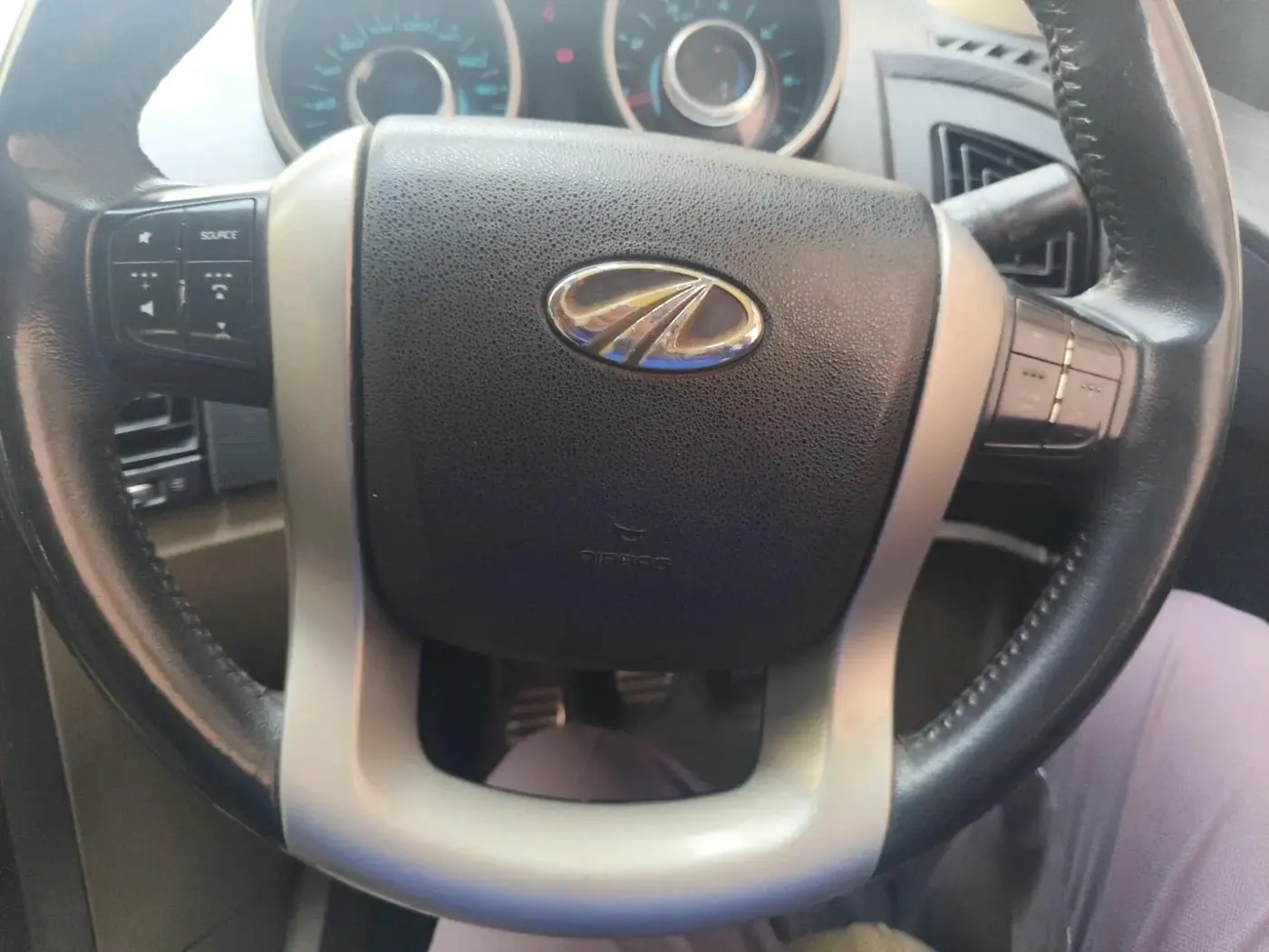 2016 Mahindra XUV500 W10, Diesel, Manual, 2,05,485 km, interior