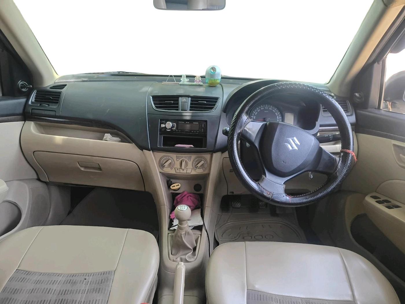 2016 Maruti Swift Dzire LXI, CNG, Manual, 1,89,257 km, interior